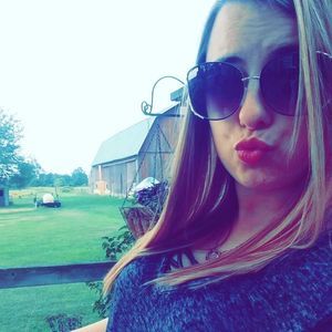Meet your Posher, Danielle